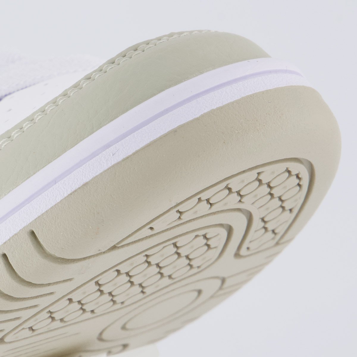 Tênis Puma Rebound V6 LO Juvenil Branco e Bege Branco 8