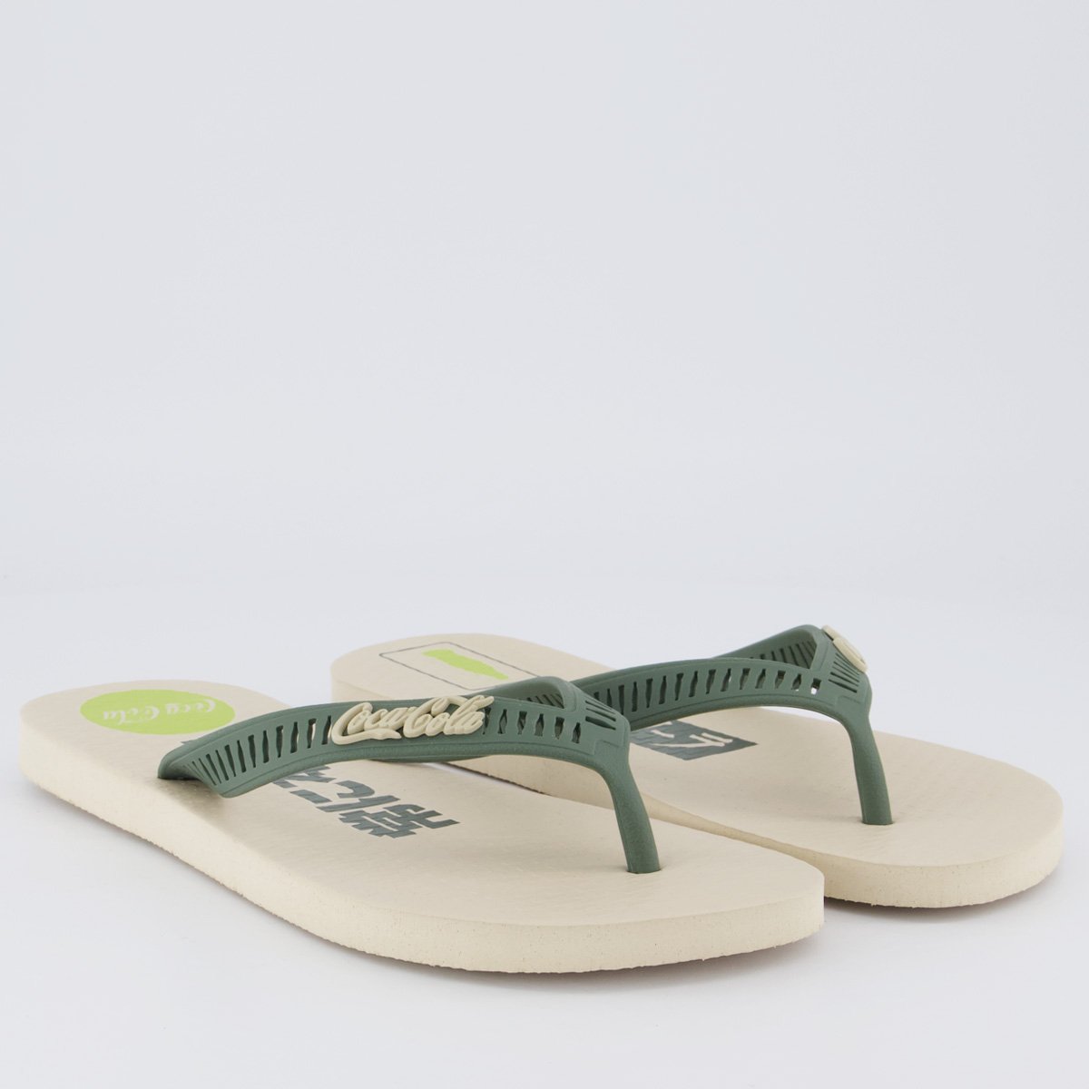 Chinelo Coca Cola Kanpai Off White e Verde Verde 3