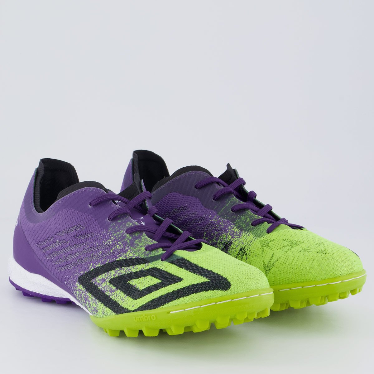 Chuteira Umbro Velocita Décimo Premier Society Roxa e Verde Roxo 2