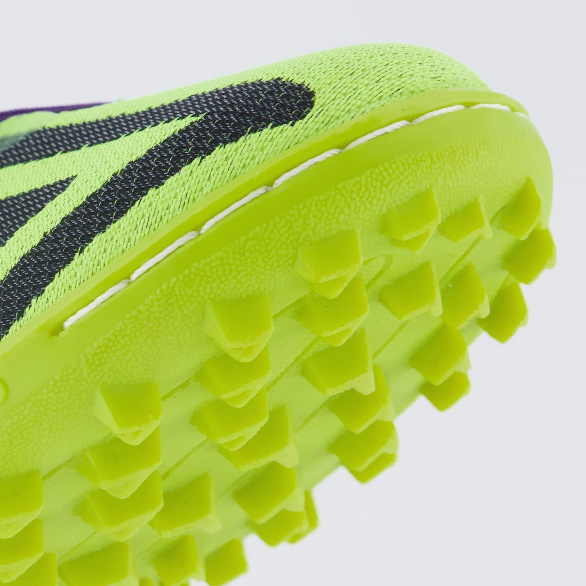 Chuteira Umbro Velocita Décimo Premier Society Roxa e Verde Roxo 8