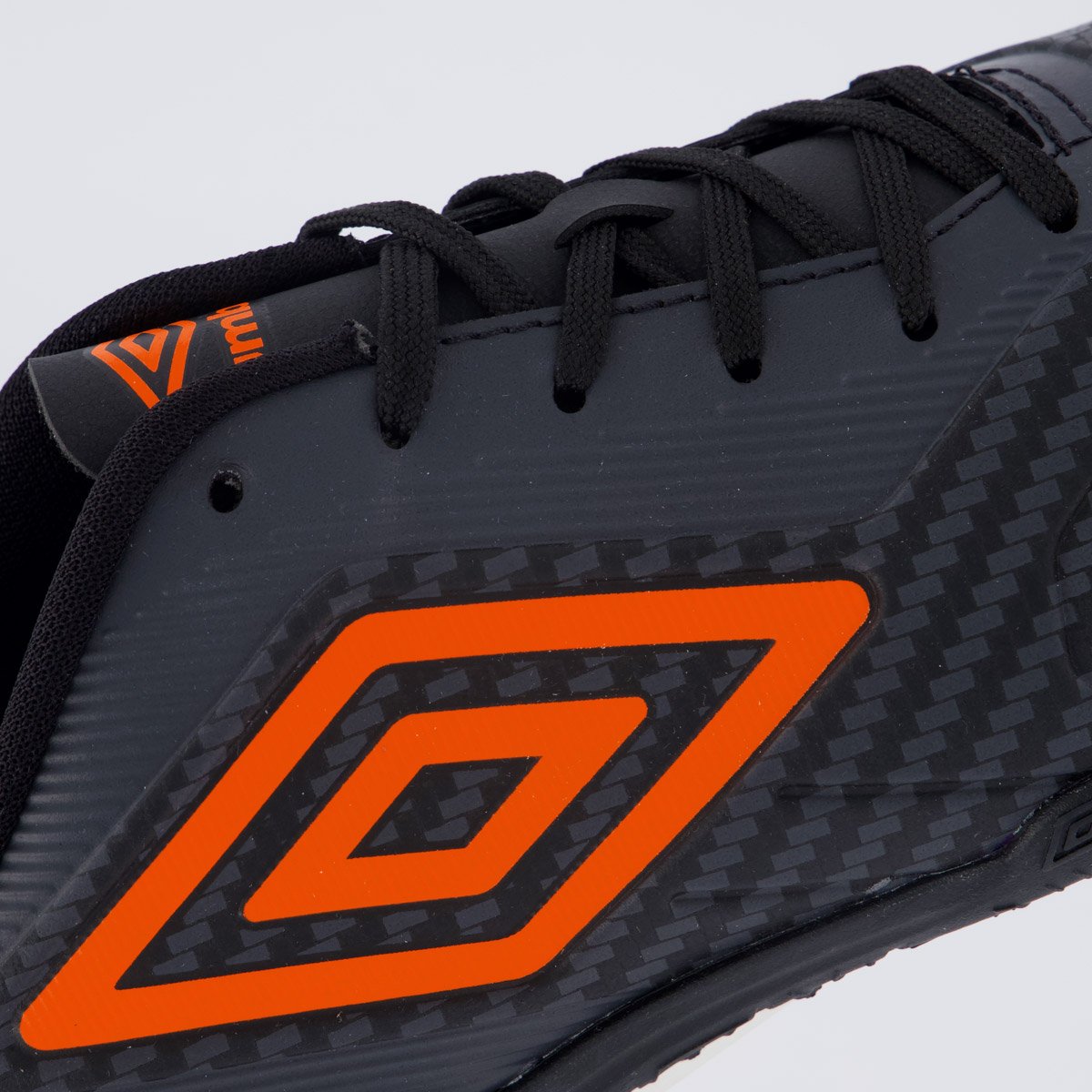 Chuteira Umbro Attak III Society Preta e Cinza Preto 7