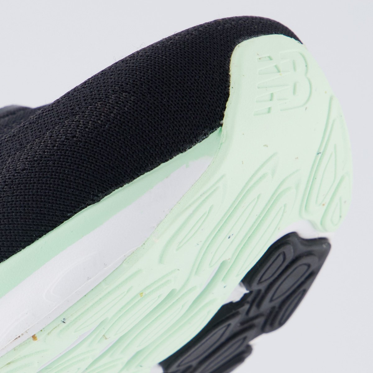 Tênis New Balance Fresh Foam 680 V8 Feminino Preto e Rosé Preto 8