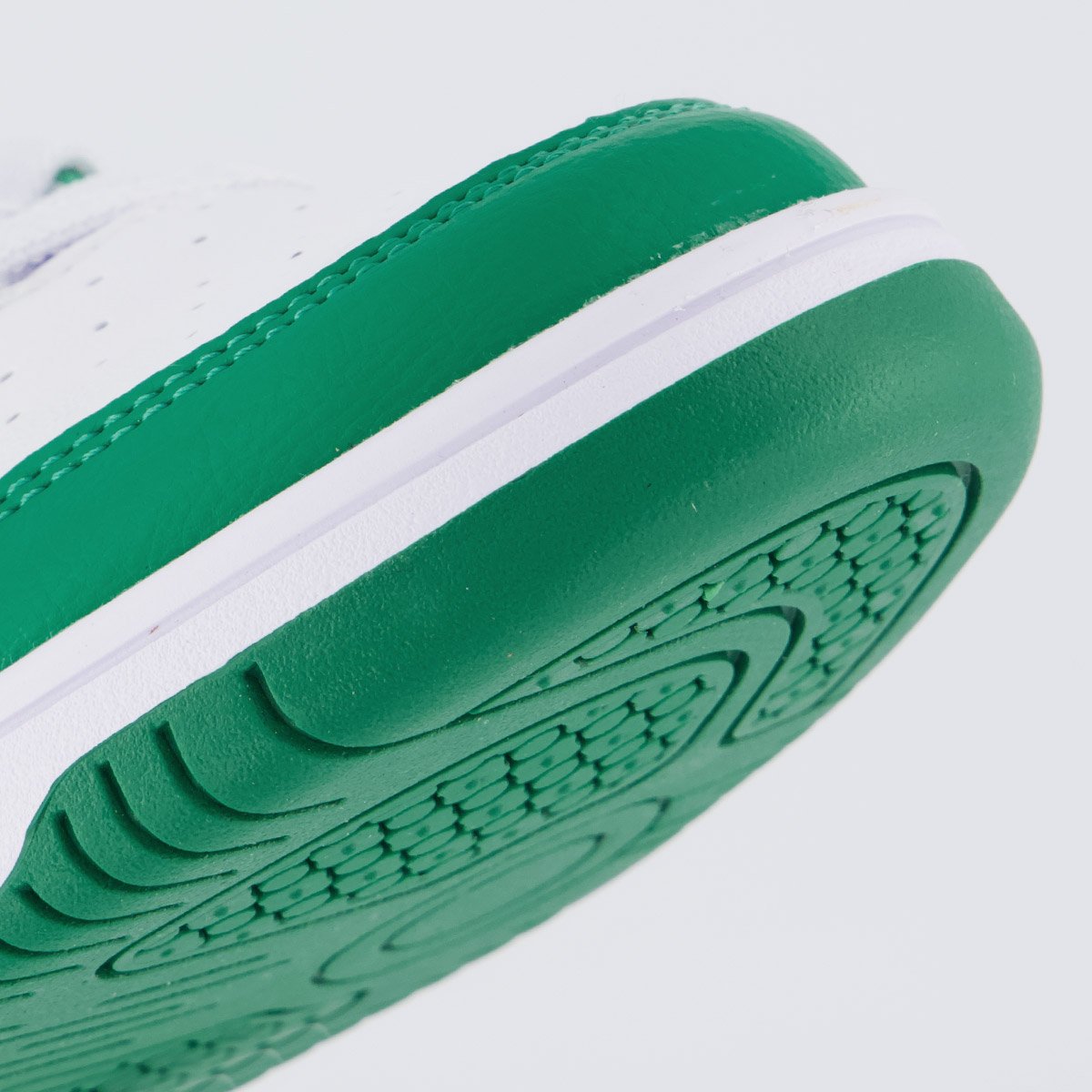 Tênis Puma Rebound V6 LO Juvenil Branco e Verde Verde 8