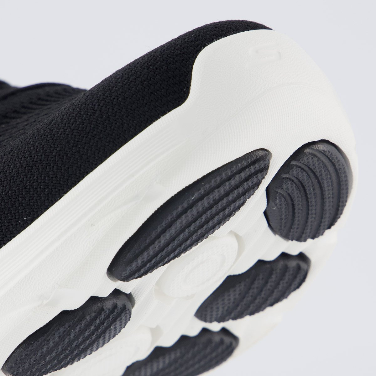 Tênis Skechers Go Walk 8 Preto e Branco Preto 8