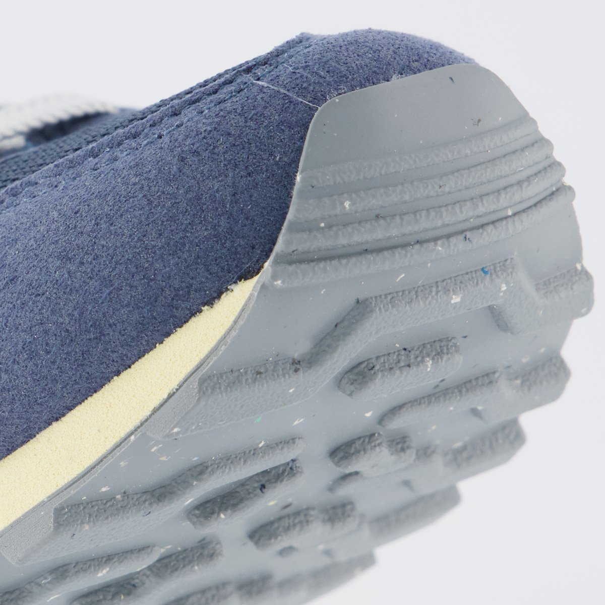 Tênis New Balance 373 V2 Feminino Marinho e Branco Azul 8