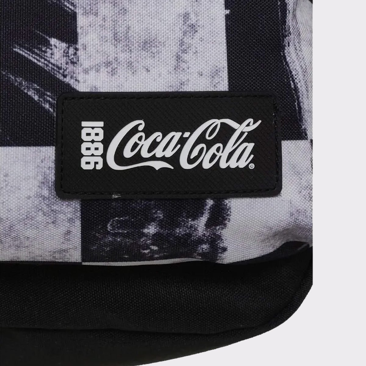 Mochila Coca Cola Color Brush Preta e Branca Branco/Preto 5
