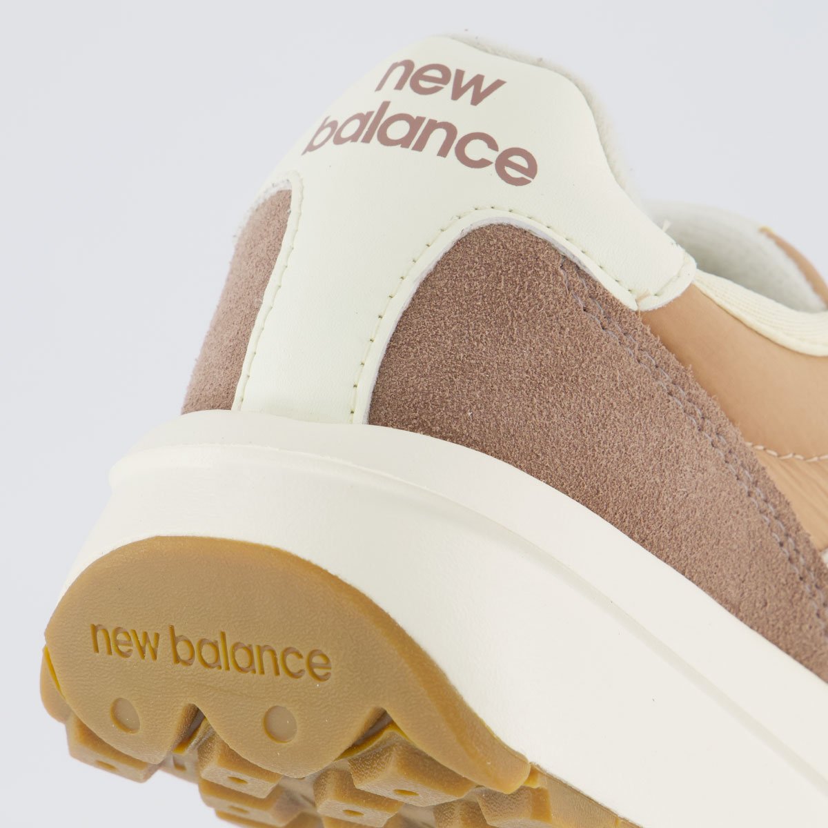 Tênis New Balance 370 V1 Feminino Marrom e Off-White Marrom 6