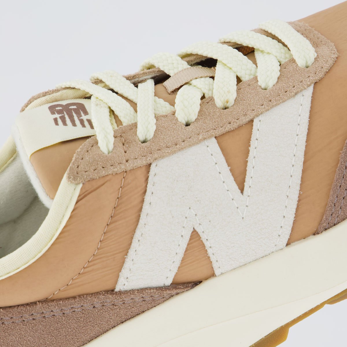 Tênis New Balance 370 V1 Feminino Marrom e Off-White Marrom 7