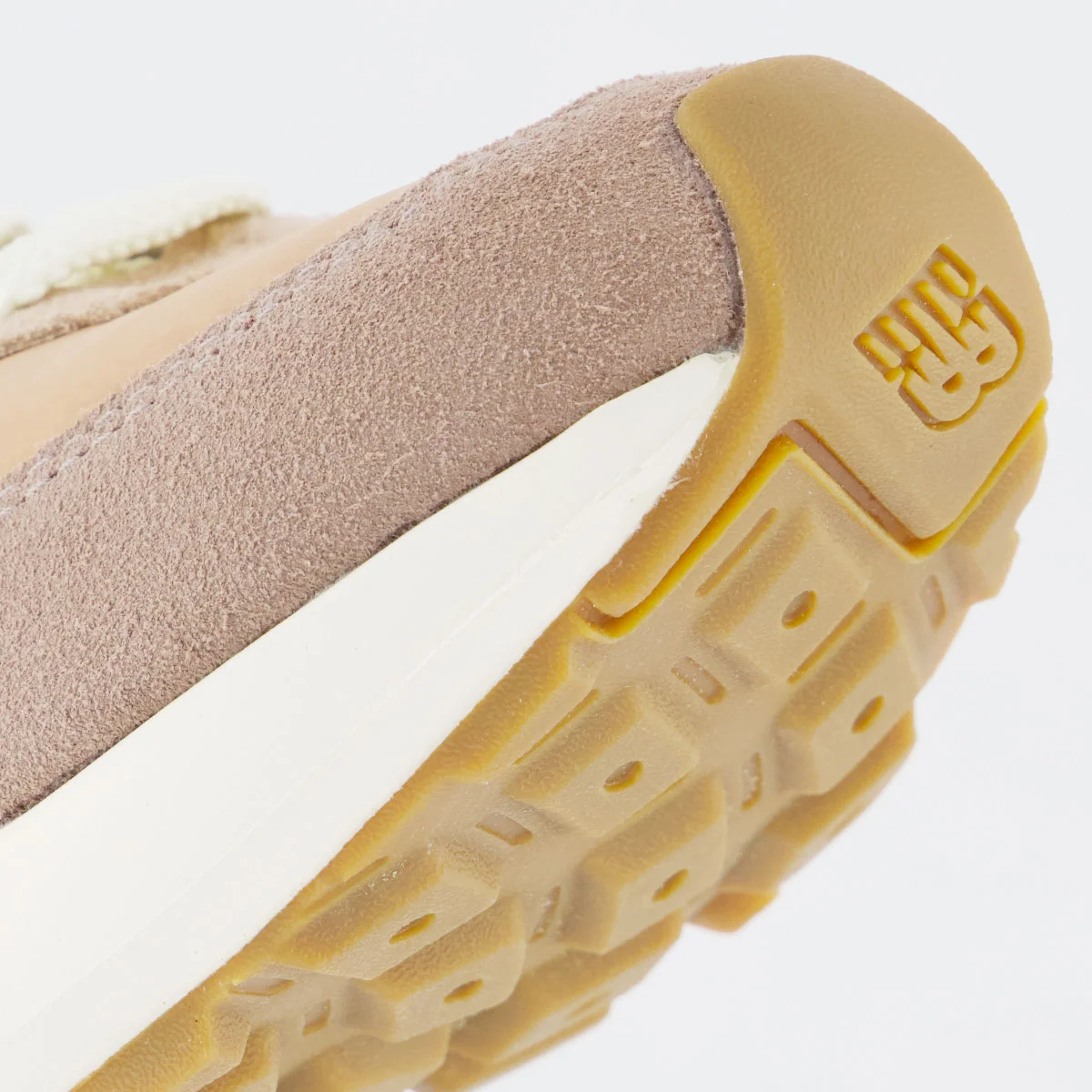 Tênis New Balance 370 V1 Feminino Marrom e Off-White Marrom 8