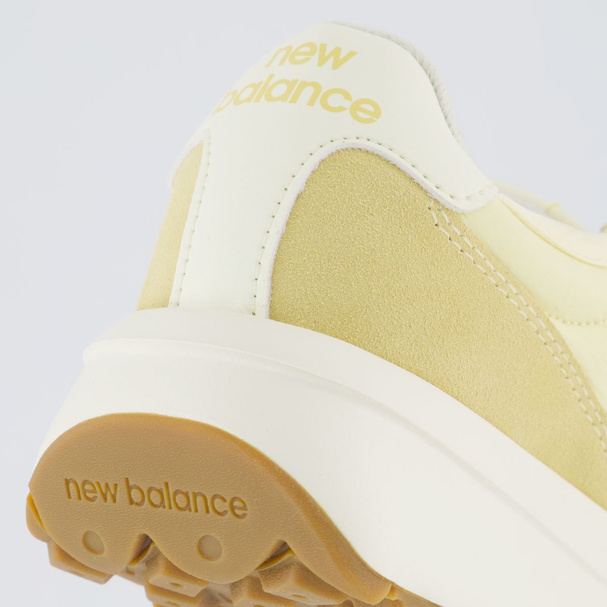 Tênis New Balance 370 V1 Feminino Bege e Amarelo Amarelo 6