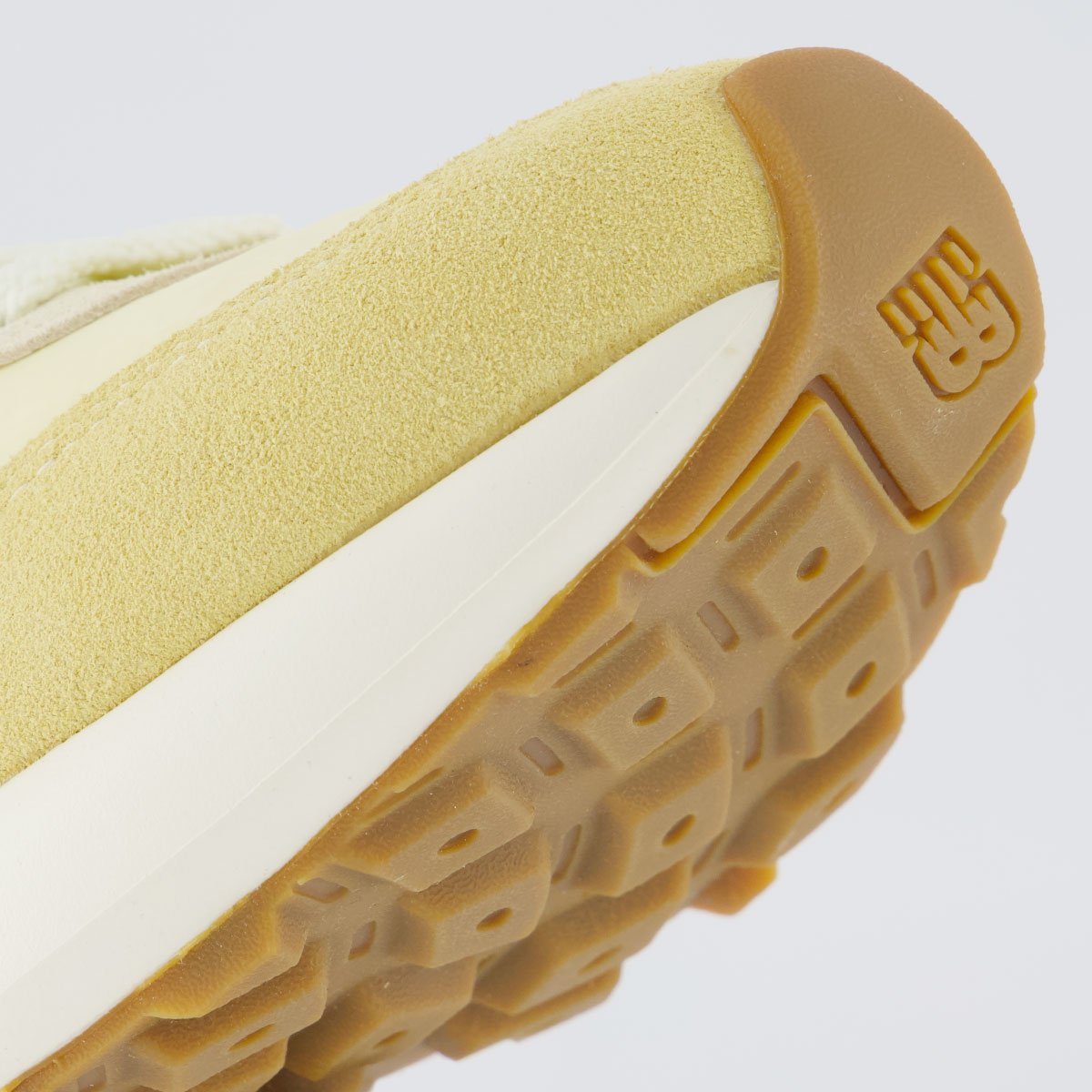 Tênis New Balance 370 V1 Feminino Bege e Amarelo Amarelo 8