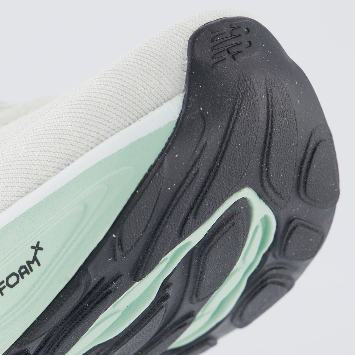 Tênis New Balance Fresh Foam X 1080 V14 Feminino Cinza e Verde Branco 8