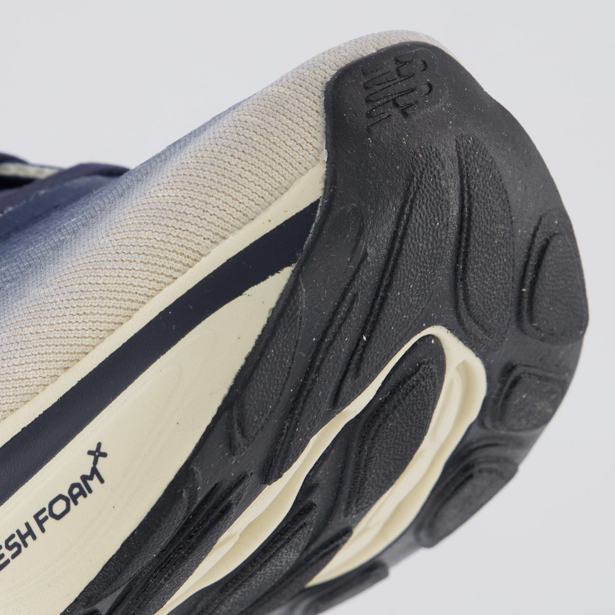 Tênis New Balance Fresh Foam X 1080 V14 Feminino Azul Marinho Bege/Azul Marinho 8