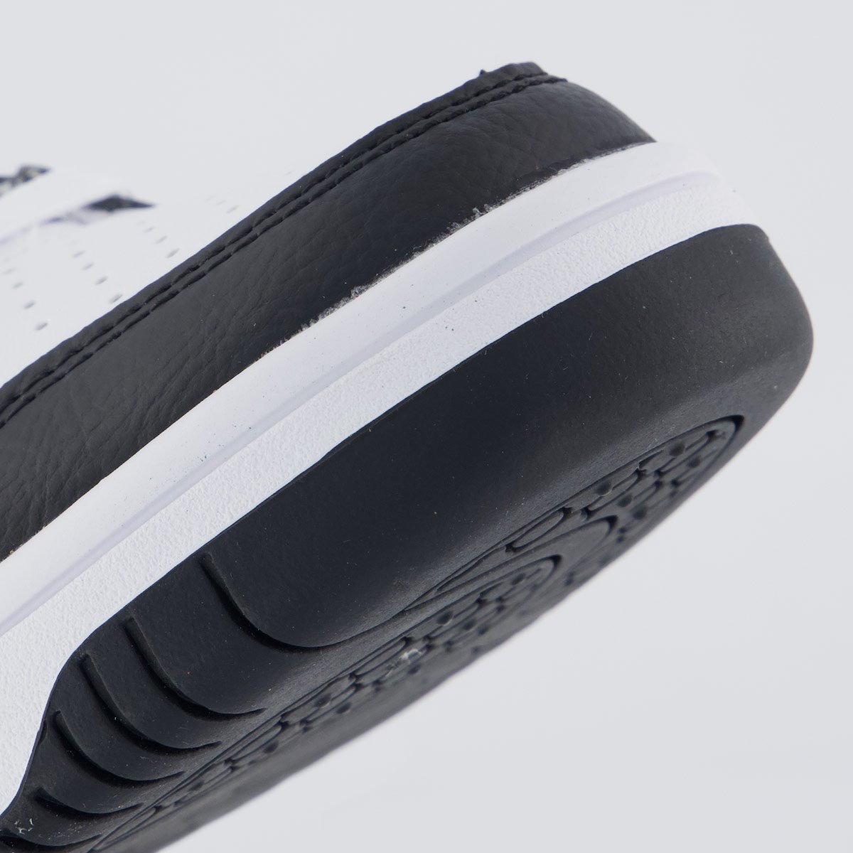 Tênis Puma Rebound V6 Feminino Preto e Branco Branco/Preto 8