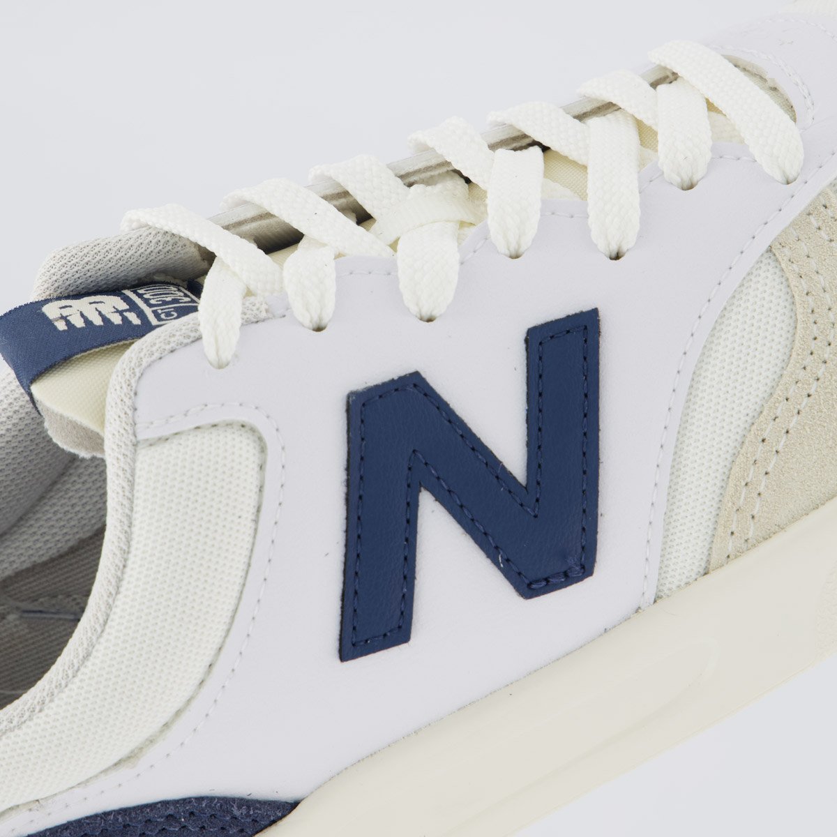 Tênis New Balance CT300 V2 Bege e Marinho Bege 7