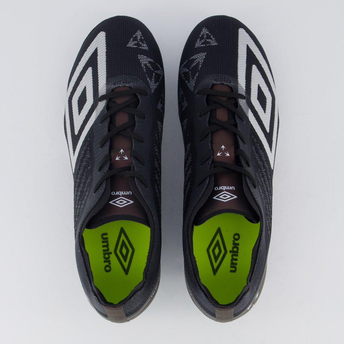 Chuteira Umbro Velocita Decimo Premier Campo Preta e Branca Preto 4