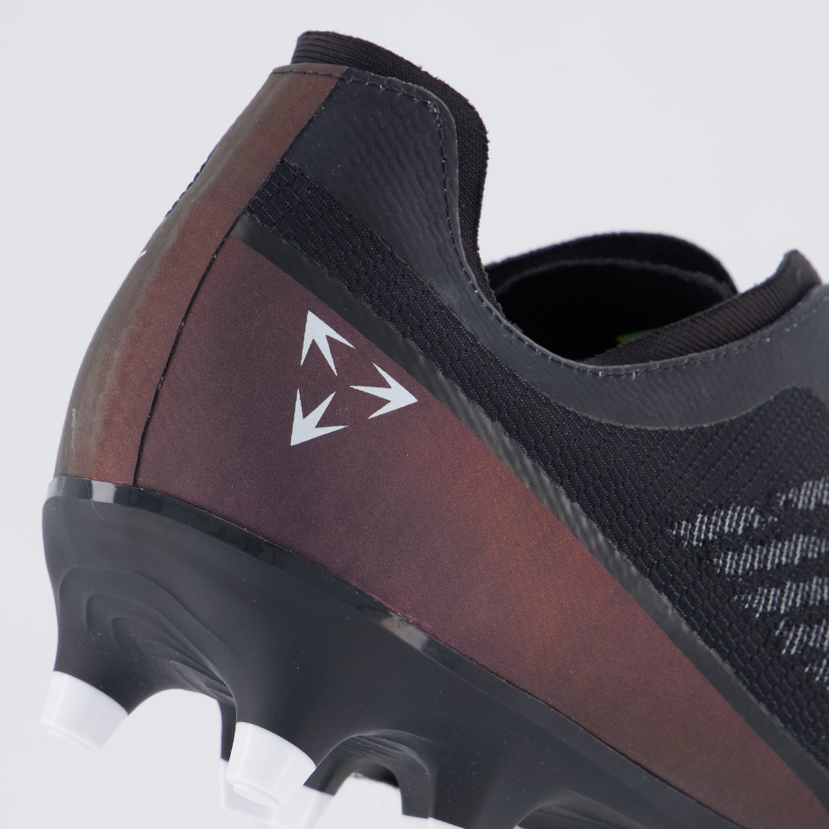 Chuteira Umbro Velocita Decimo Premier Campo Preta e Branca Preto 6