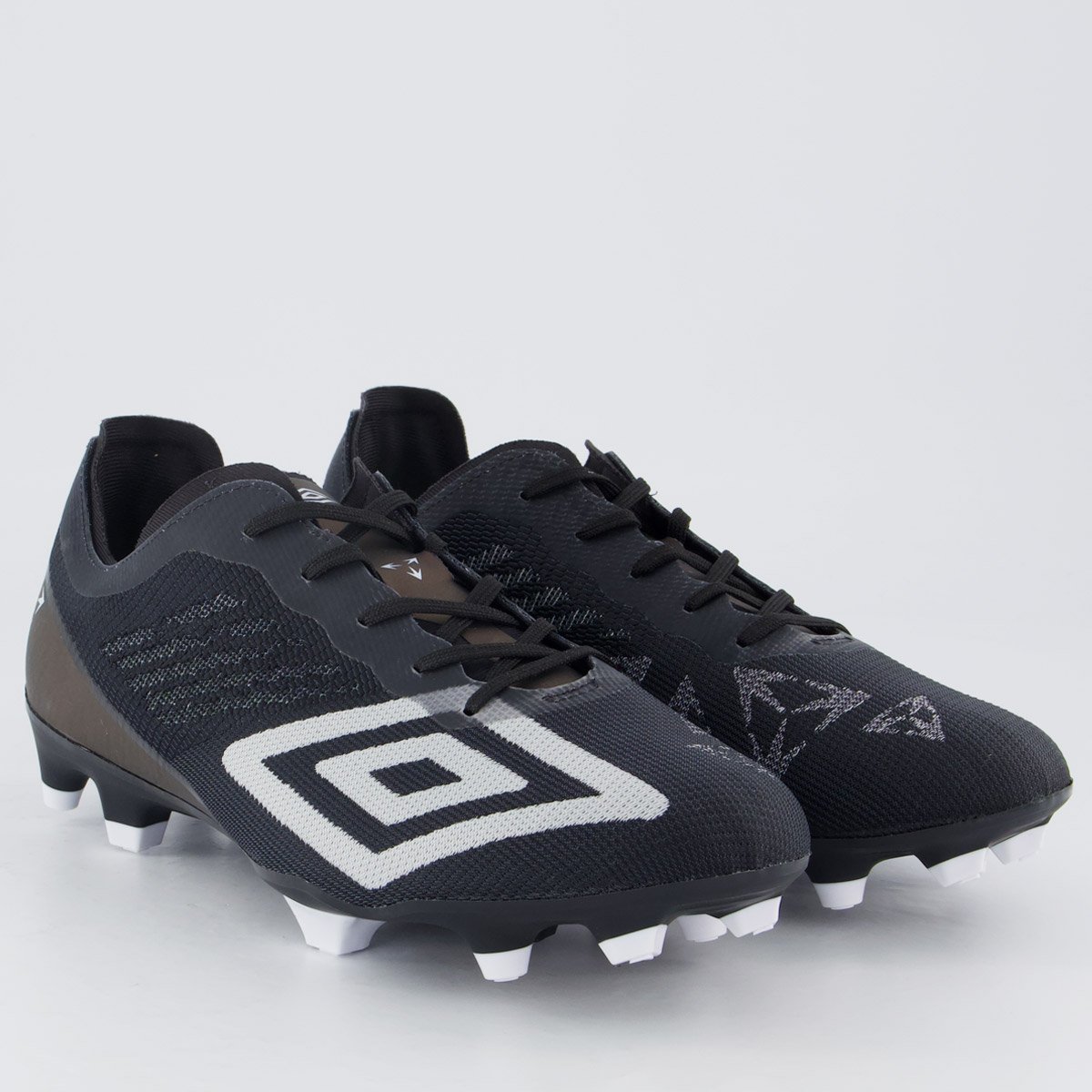 Chuteira Umbro Velocita Decimo Premier Campo Preta e Branca Preto 2