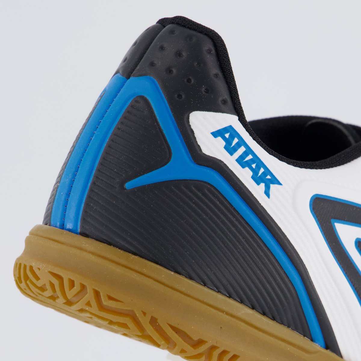 Chuteira Umbro Attak III Futsal Branca e Preto Branco 6