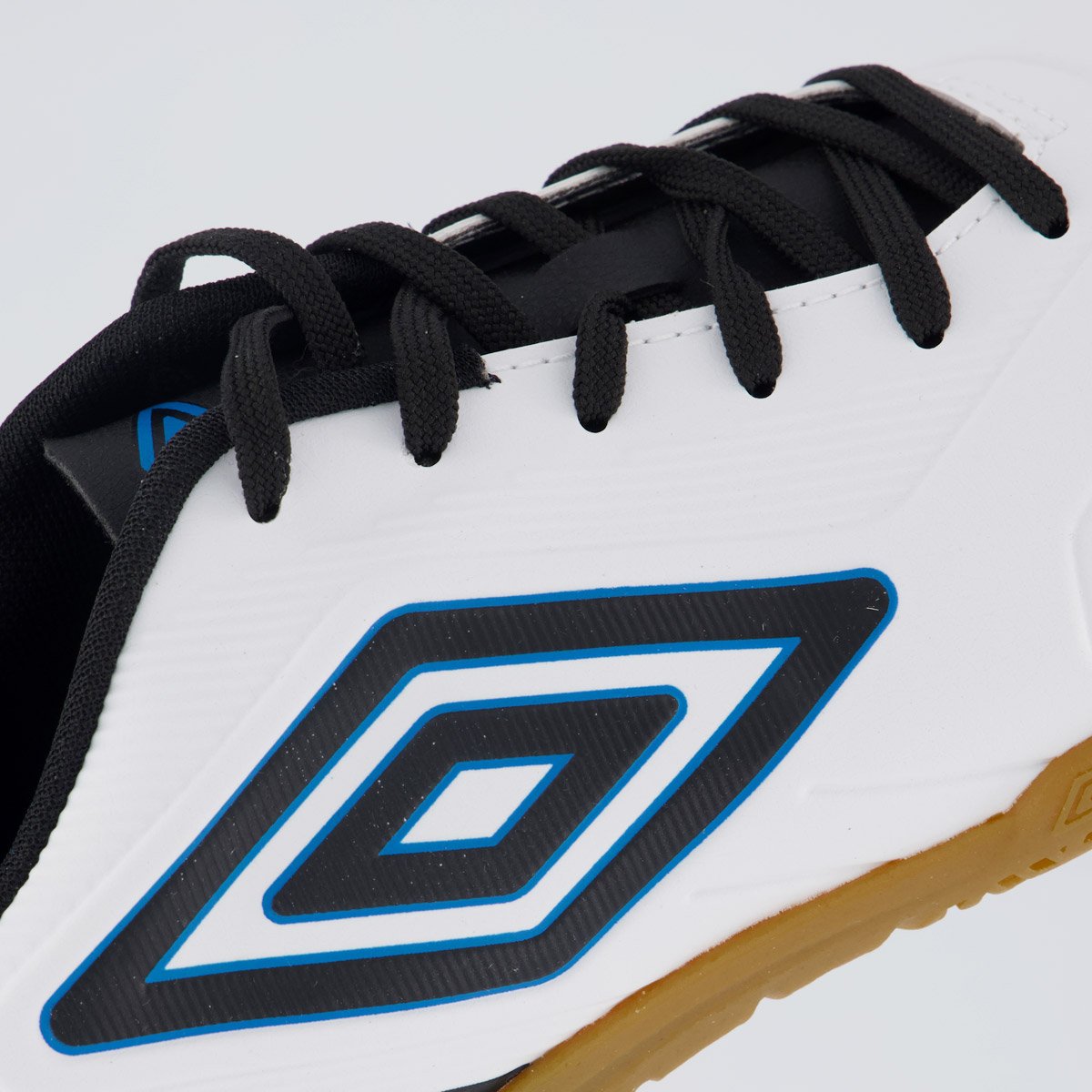 Chuteira Umbro Attak III Futsal Branca e Preto Branco 7