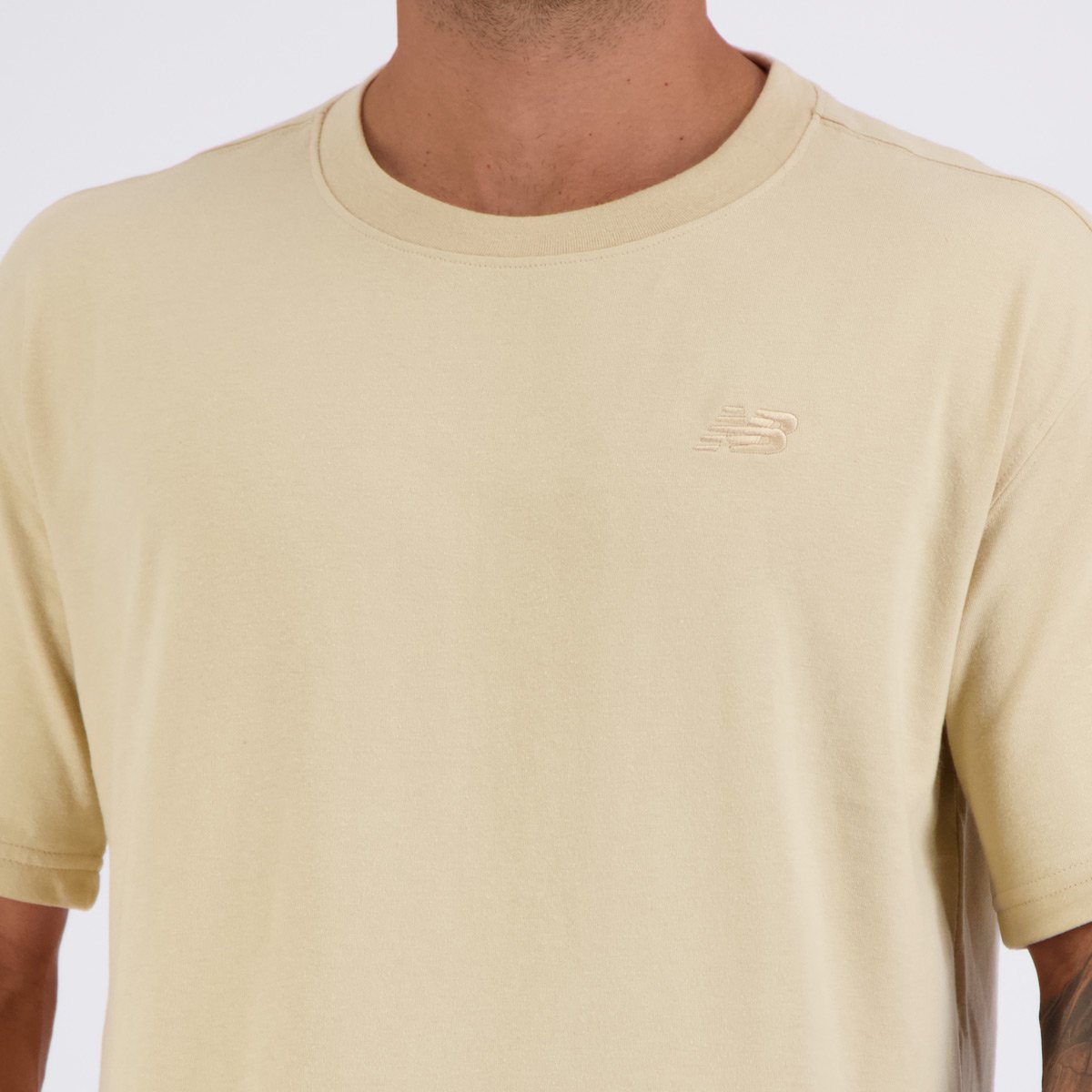 Camiseta New Balance Small Logo Bege Bege 5