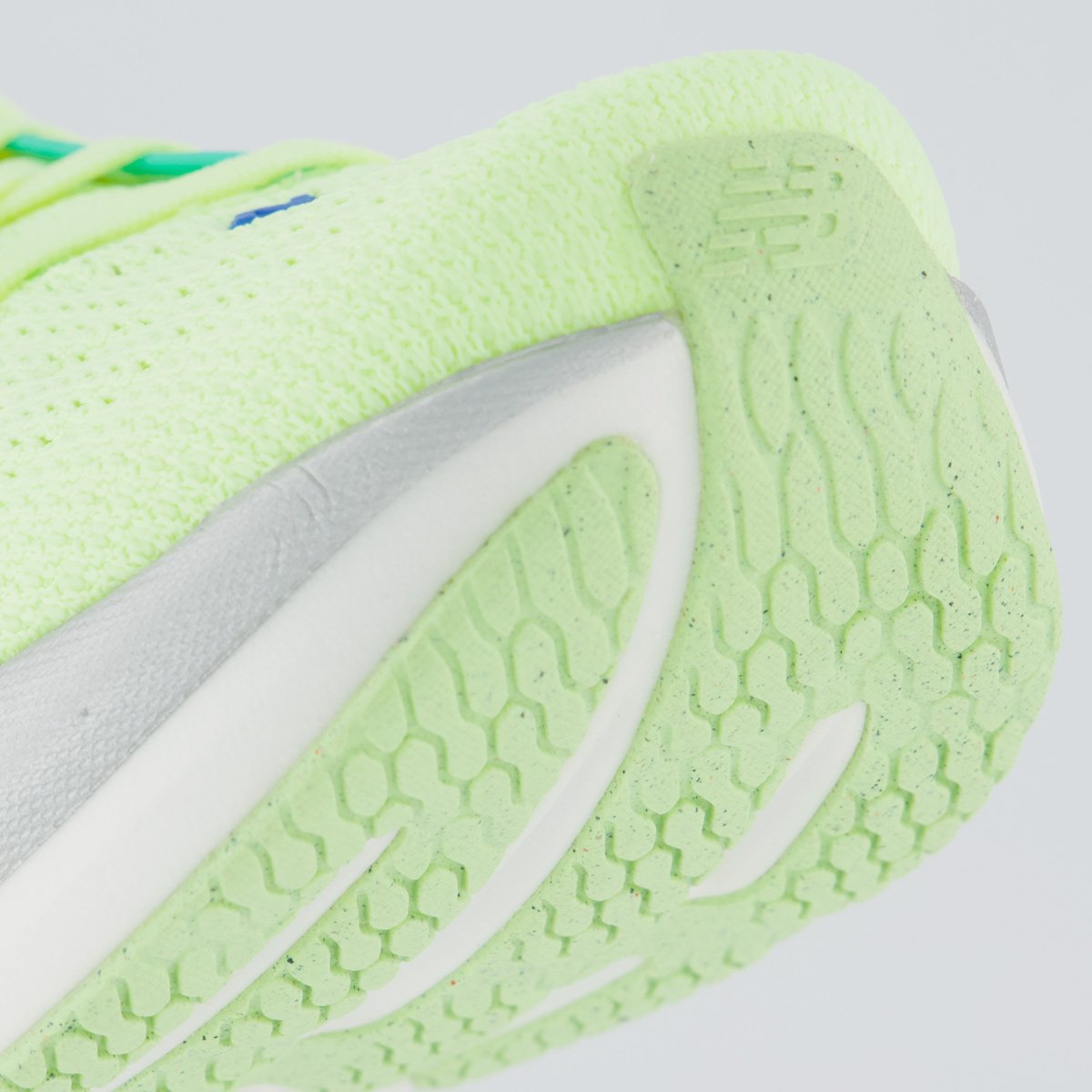 Tênis New Balance Infinion 1080 V15 Feminino Verde Claro Verde 8