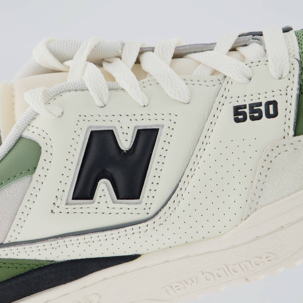 Tênis New Balance 550 Bege e Verde Branco 7