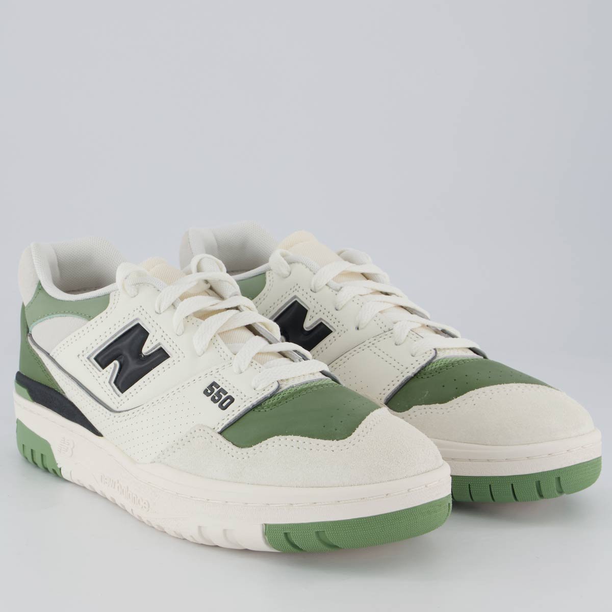 Tênis New Balance 550 Bege e Verde Branco 2