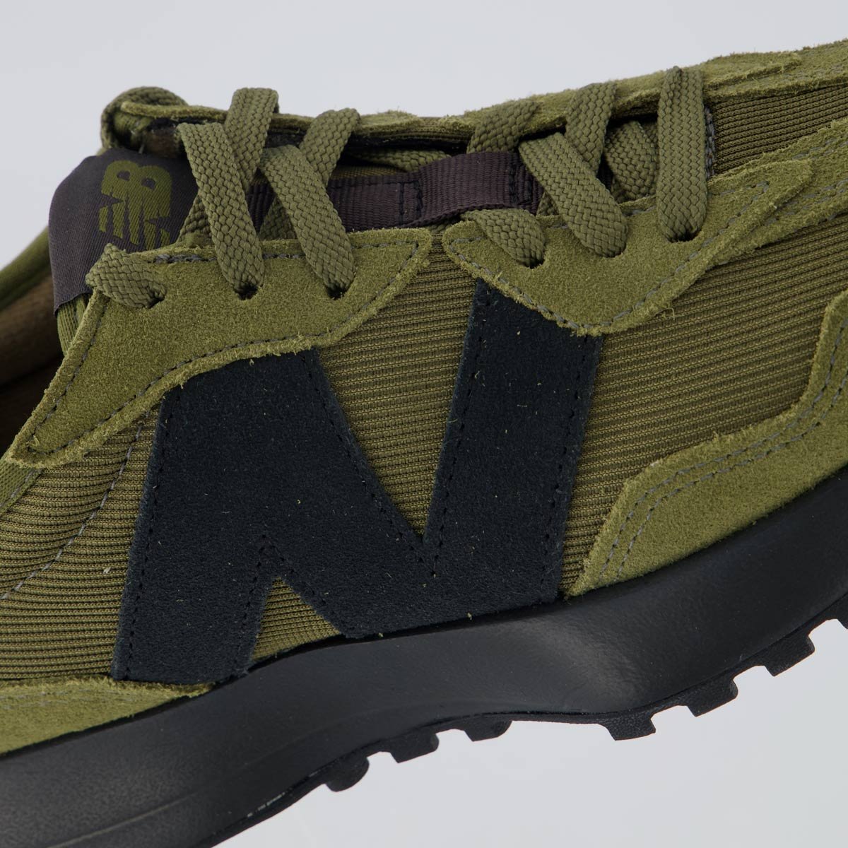 Tênis New Balance 327 V1 Feminino Verde Oliva Verde 7