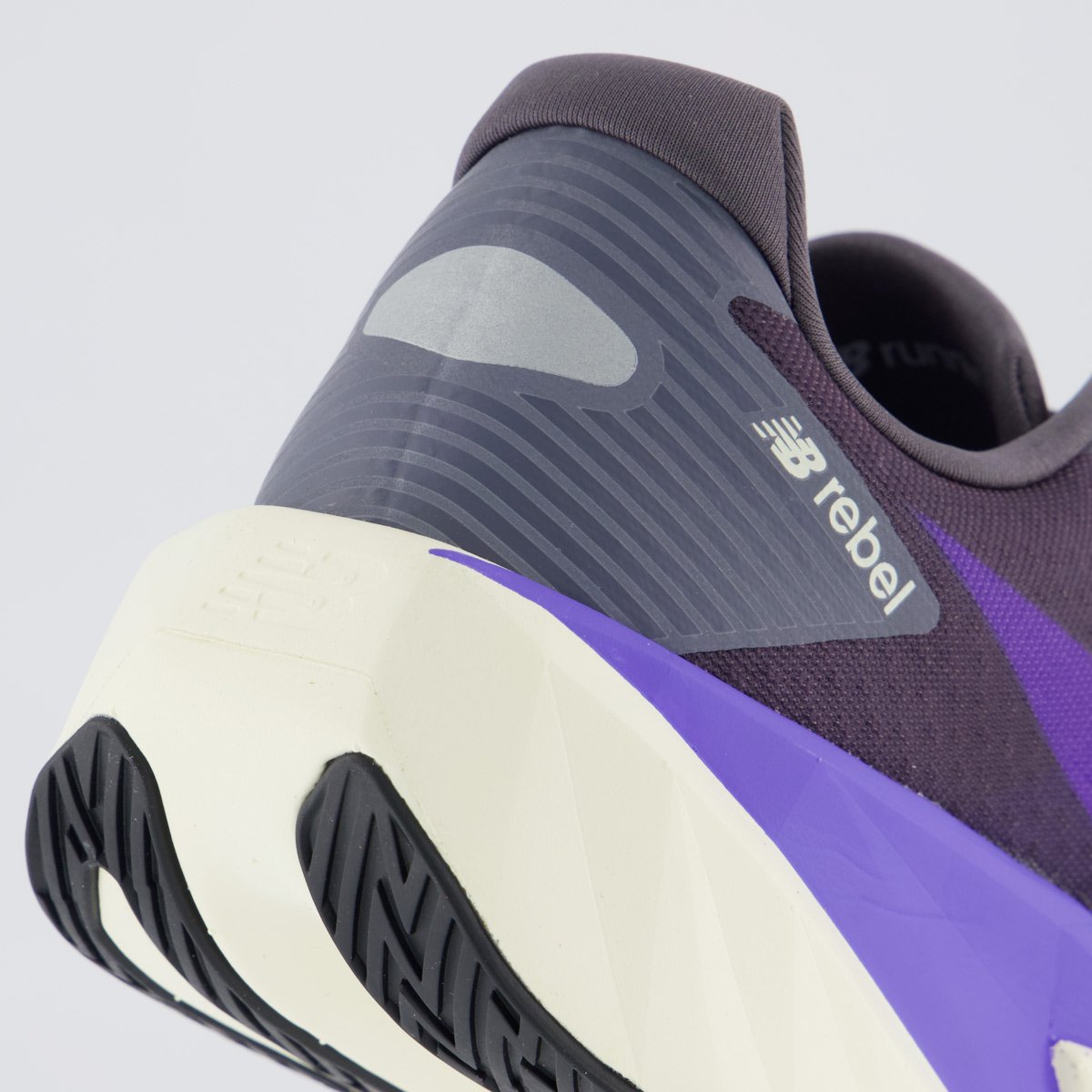 Tênis New Balance Fuelcell Rebel V5 Roxo Roxo 6