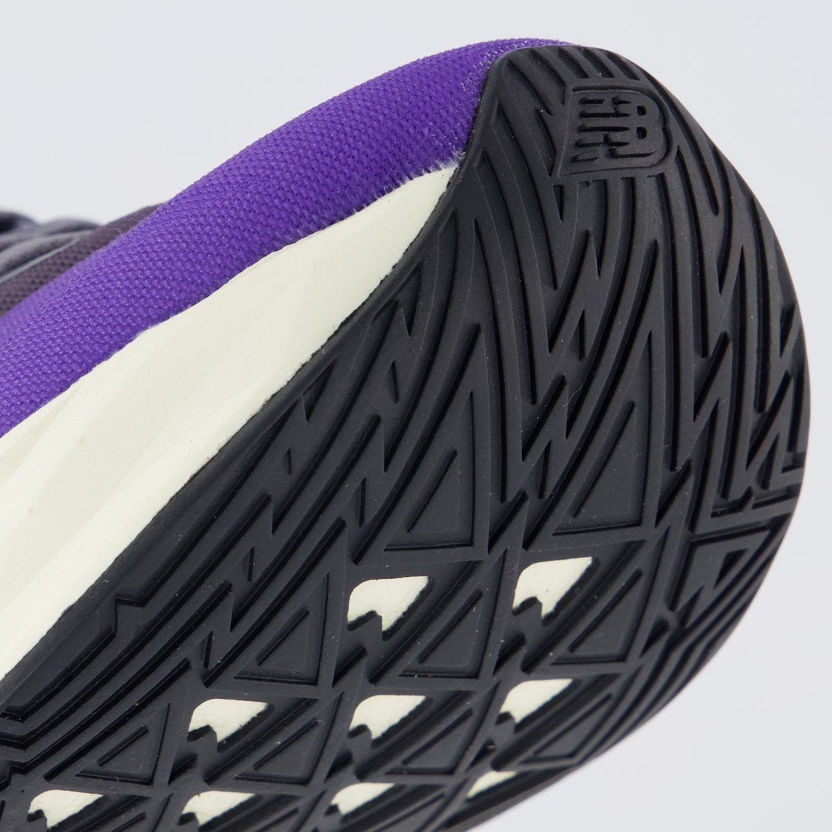 Tênis New Balance Fuelcell Rebel V5 Roxo Roxo 8