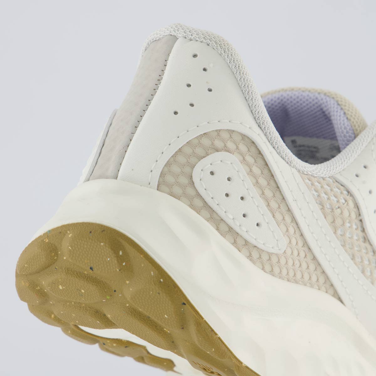 Tênis New Balance Fresh Foam Arishi V4 Feminino Branco Bege 6