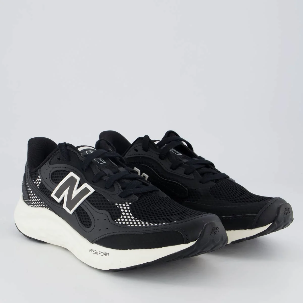 Tênis New Balance Fresh Foam Arishi V4 Preto e Branco Preto 2