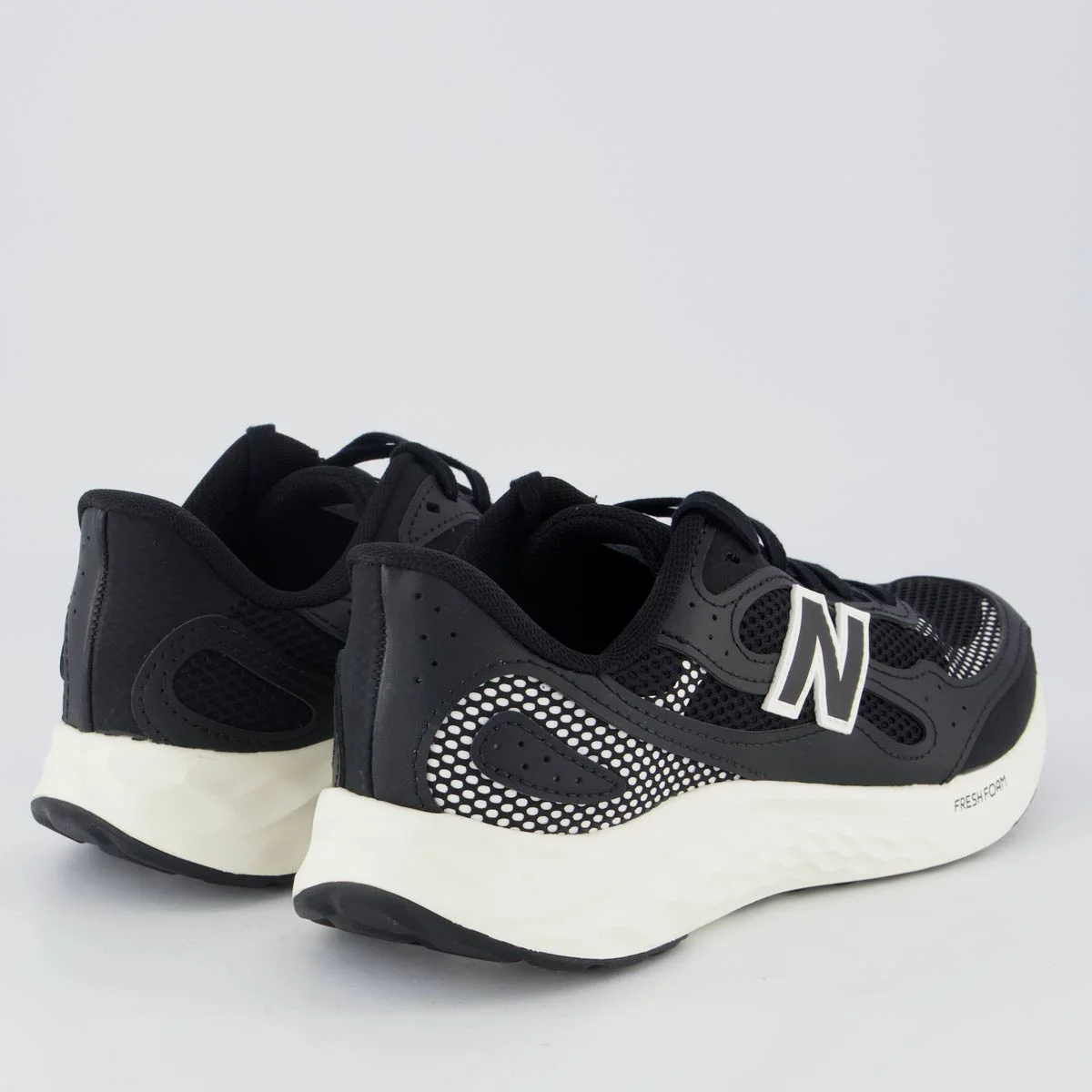 Tênis New Balance Fresh Foam Arishi V4 Preto e Branco Preto 3