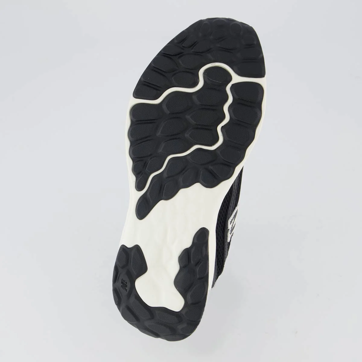 Tênis New Balance Fresh Foam Arishi V4 Preto e Branco Preto 5