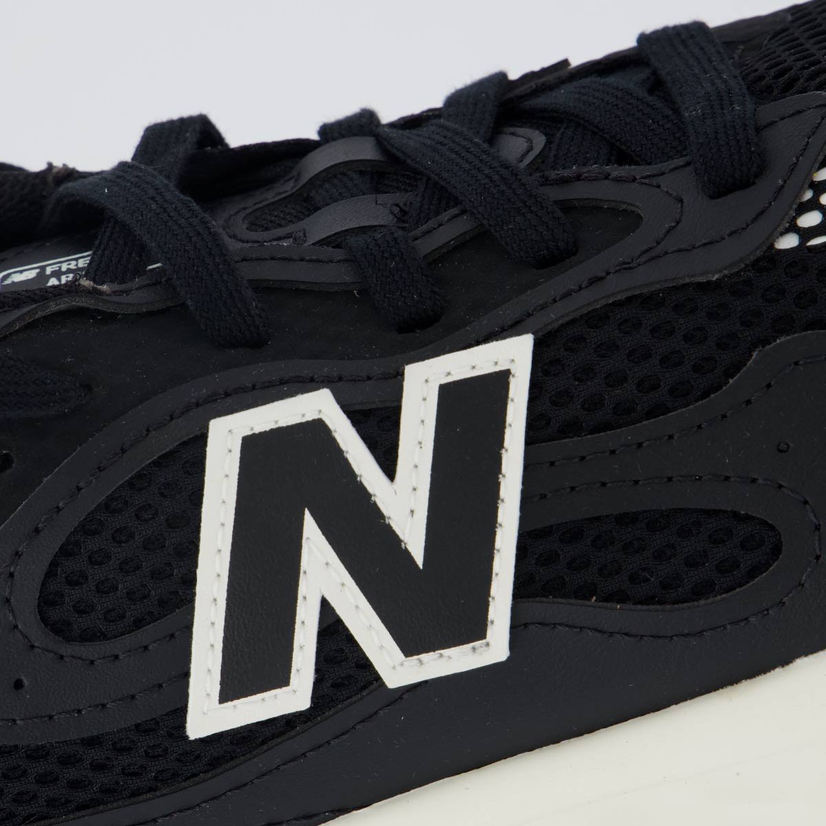 Tênis New Balance Fresh Foam Arishi V4 Preto e Branco Preto 7