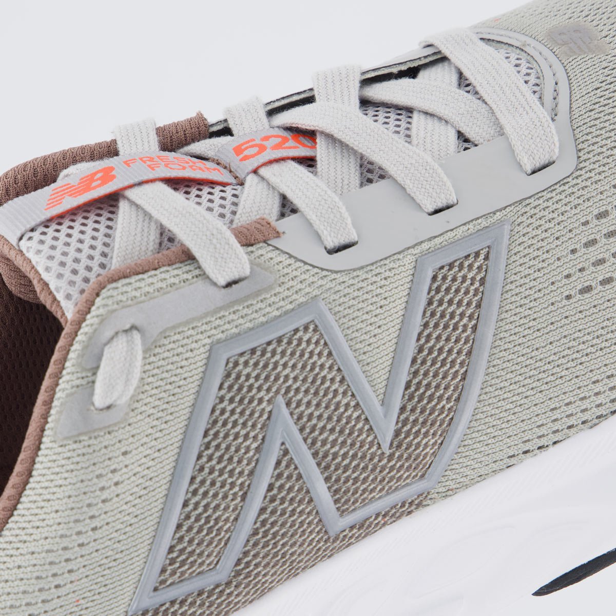 Tênis New Balance Fresh Foam 520 V9 Feminino Cinza e Branco Cinza 4