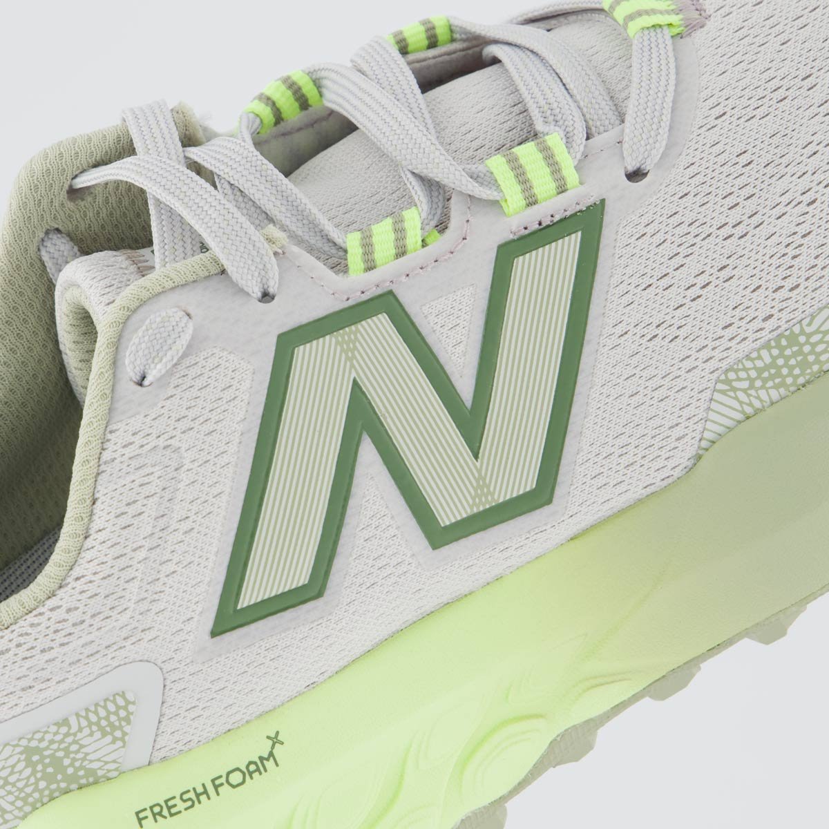 Tênis New Balance Fresh Foam Garoé V2 Feminino Cinza e Verde Branco 7