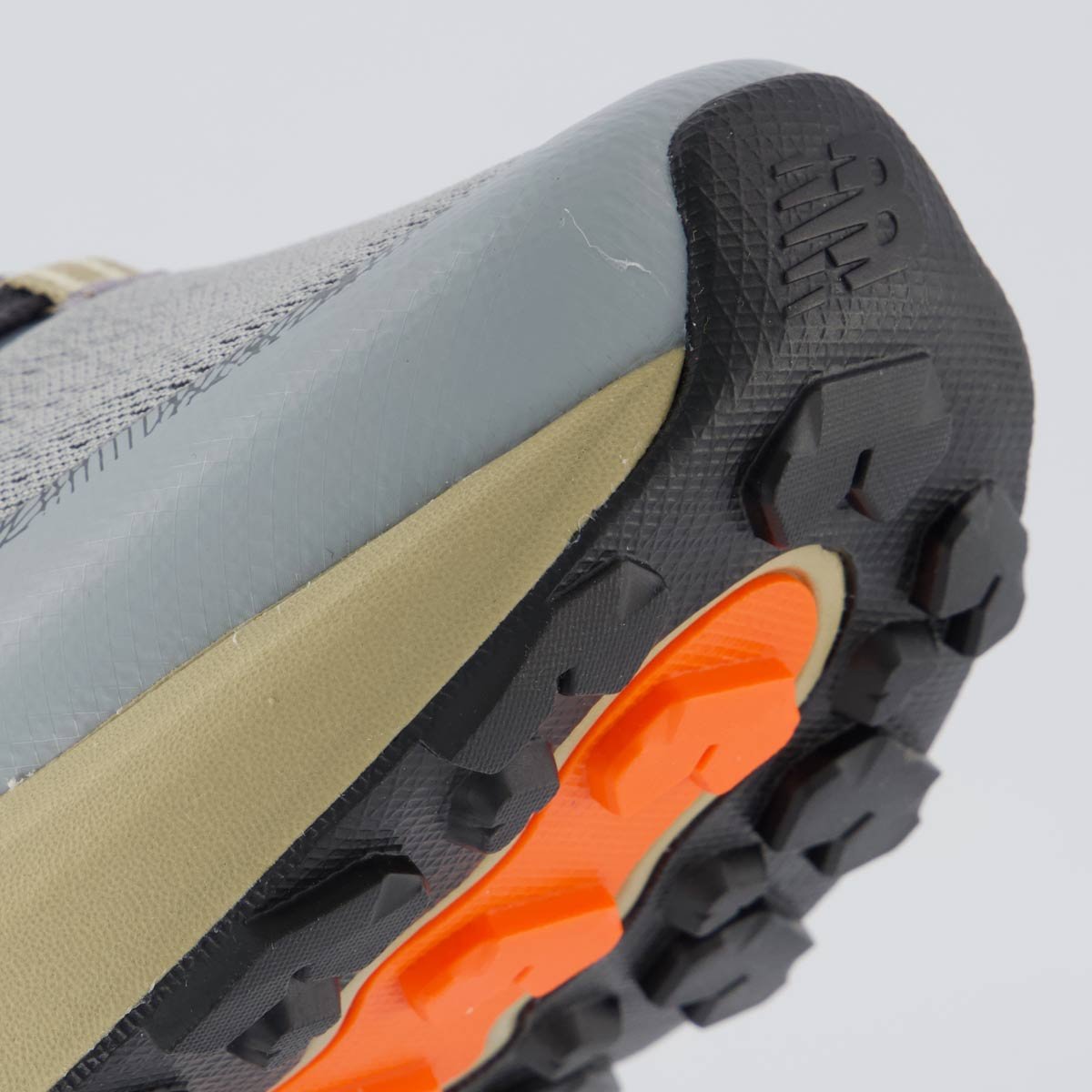 Tênis New Balance Fresh Foam Garoé V2 Cinza e Laranja Cinza 8