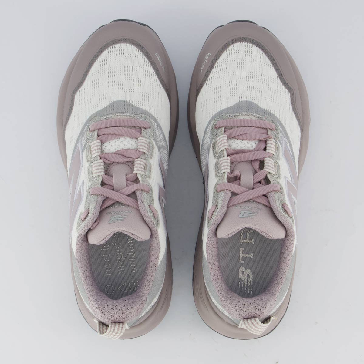 Tênis New Balance Fresh Foam X Hierro V9 Feminino Cinza Bege 4