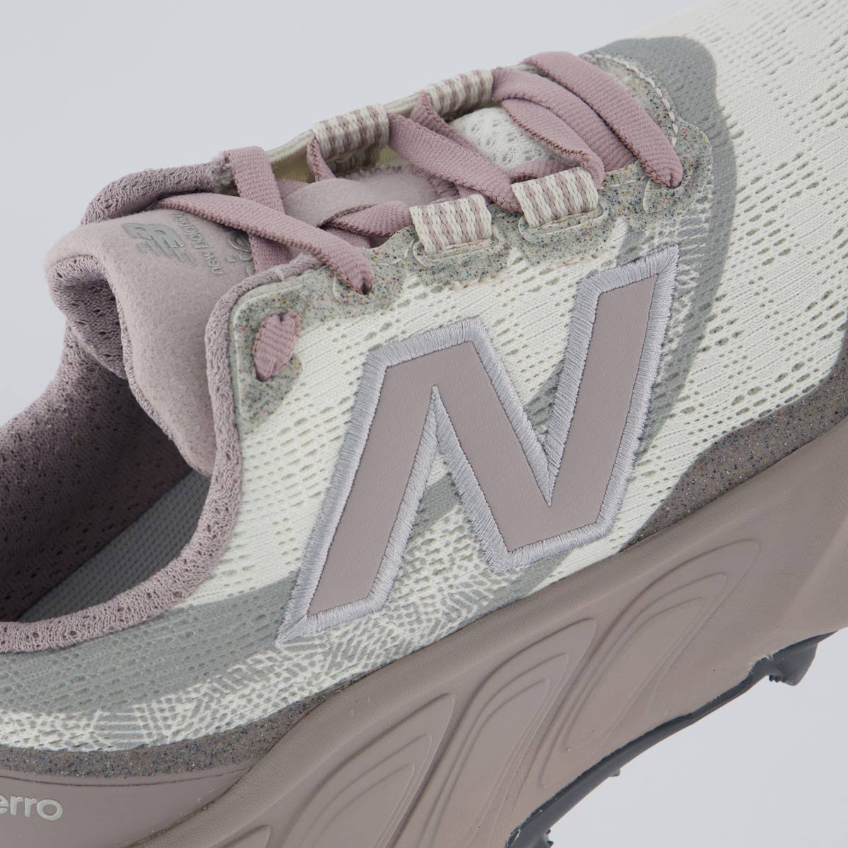 Tênis New Balance Fresh Foam X Hierro V9 Feminino Cinza Bege 7