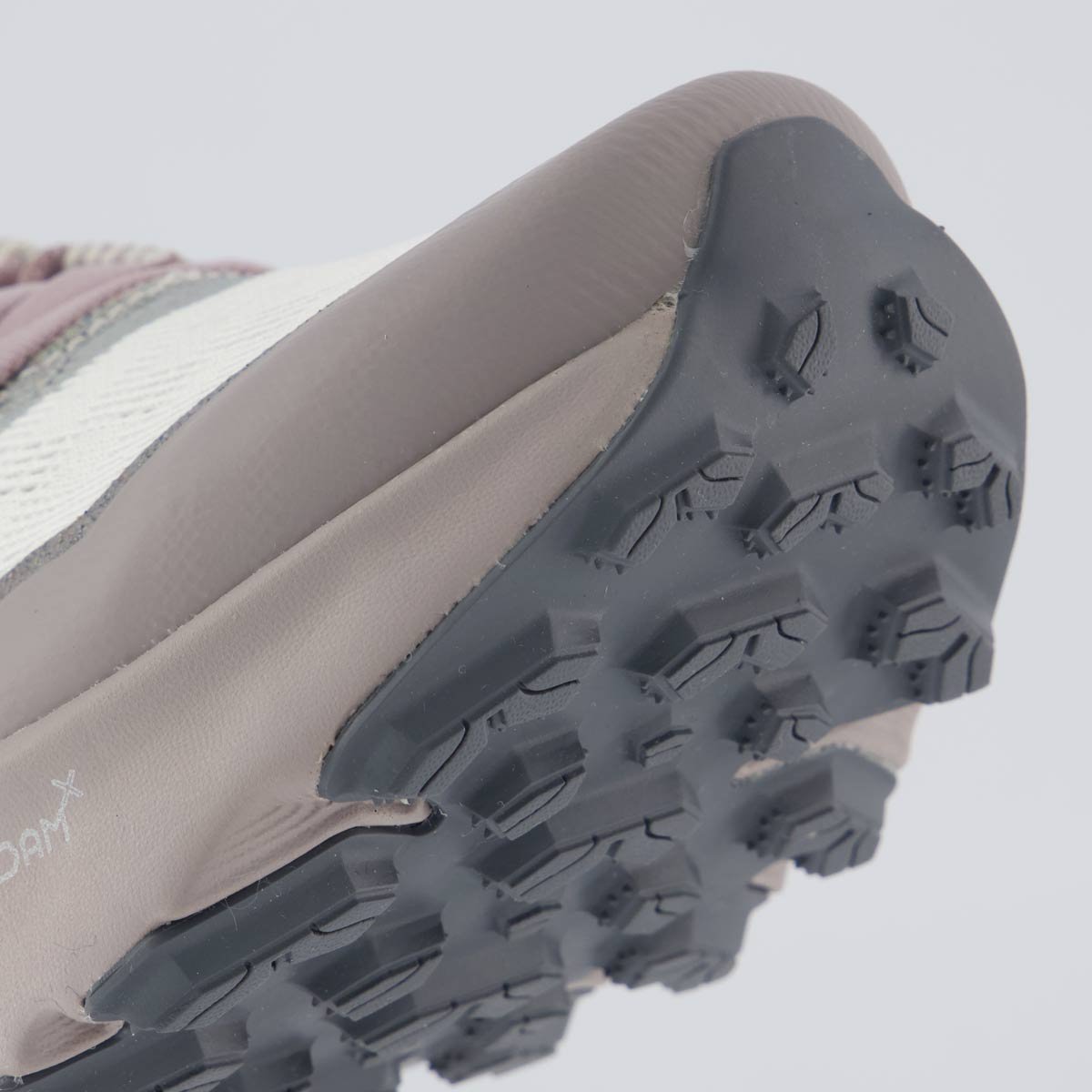 Tênis New Balance Fresh Foam X Hierro V9 Feminino Cinza Bege 8