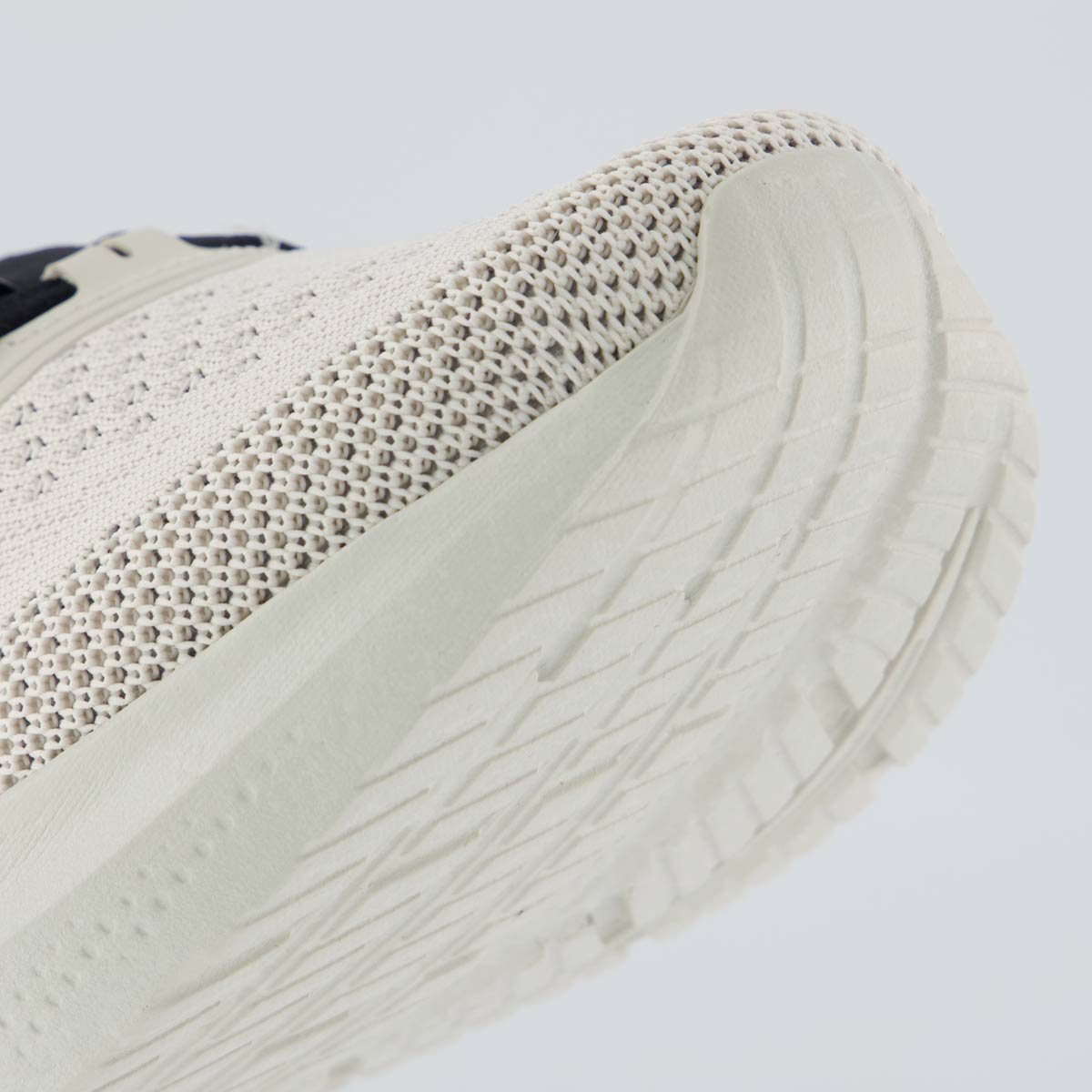 Tênis Olympikus Persist Off White e Preto Bege 8