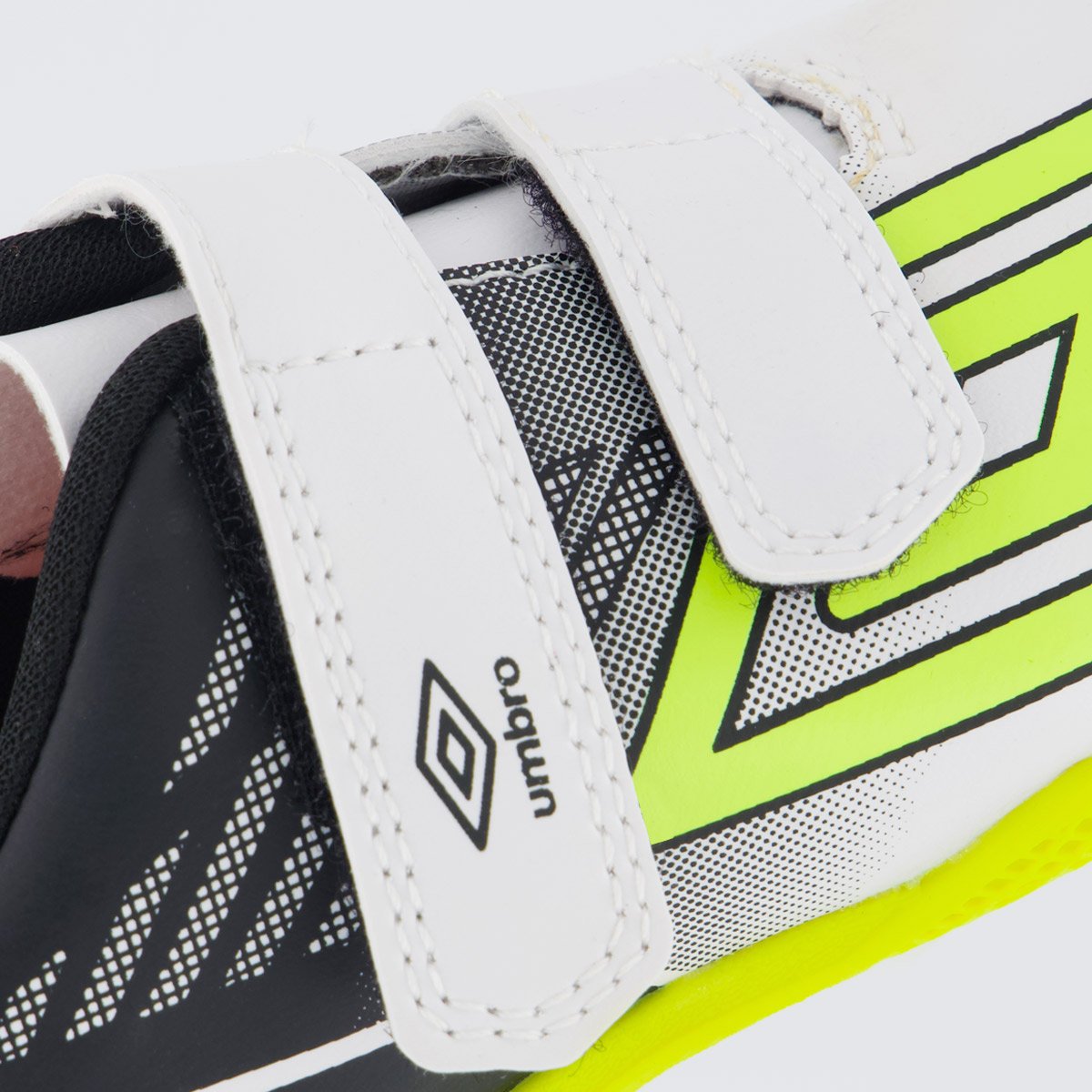 Chuteira Umbro Velocita Futsal Infantil Branca e Verde Amarelo 7