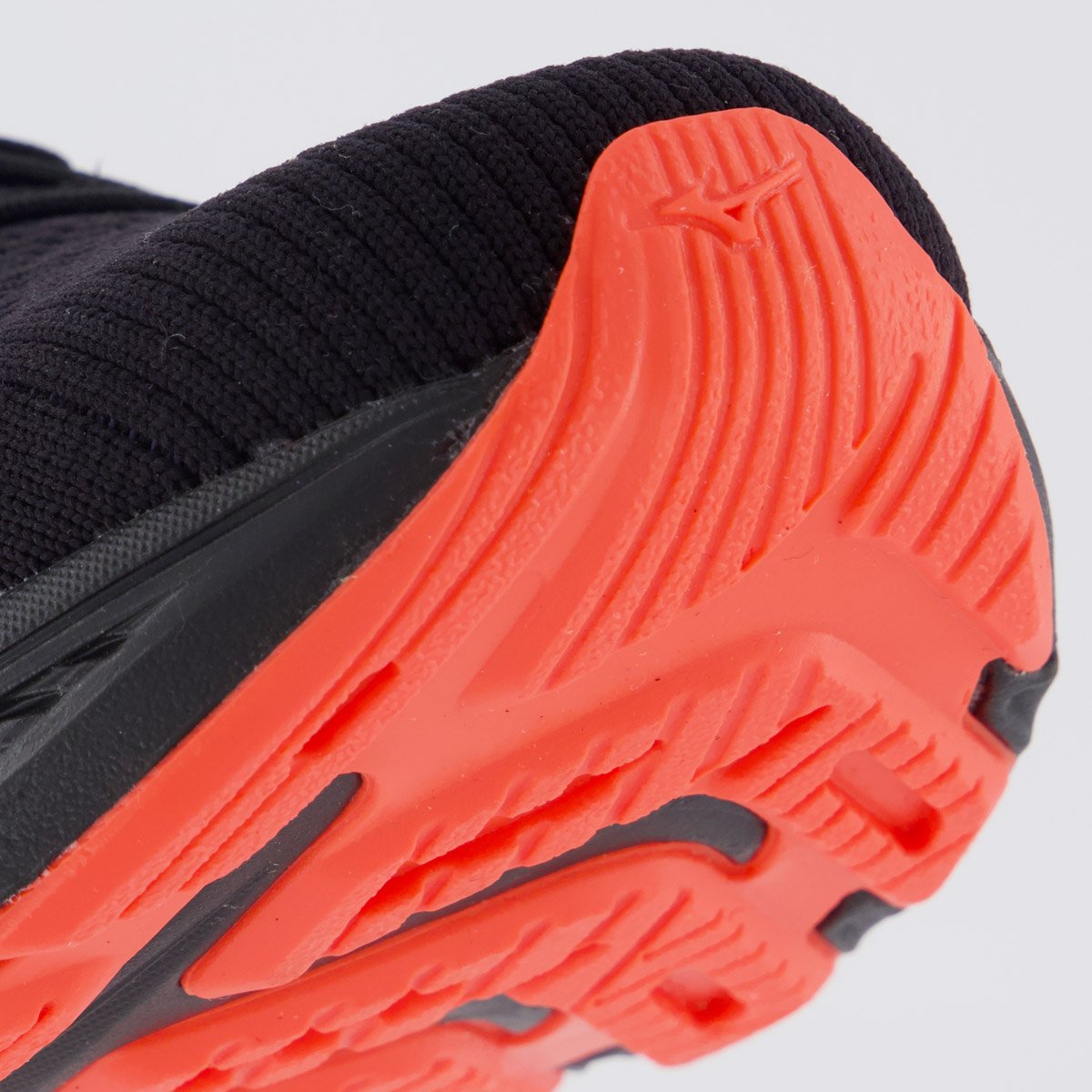 Tênis Mizuno Sunrise Preto e Laranja Preto 8