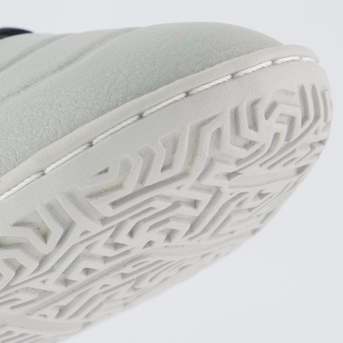 Chuteira Umbro Attak III Futsal Cinza e Preto Cinza 8