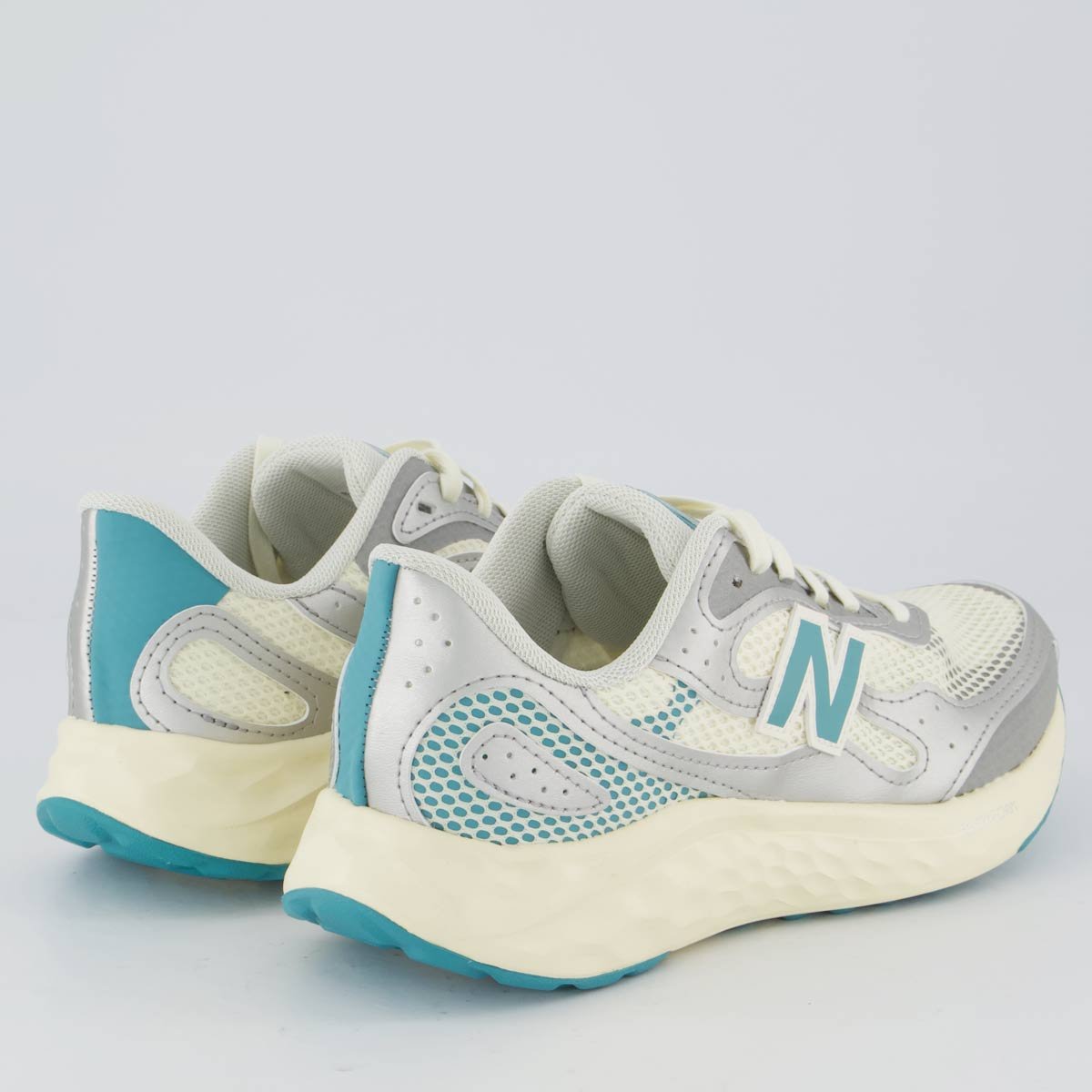 Tênis New Balance FreshFoam Arishi V4 Feminino Cinza Bege 3
