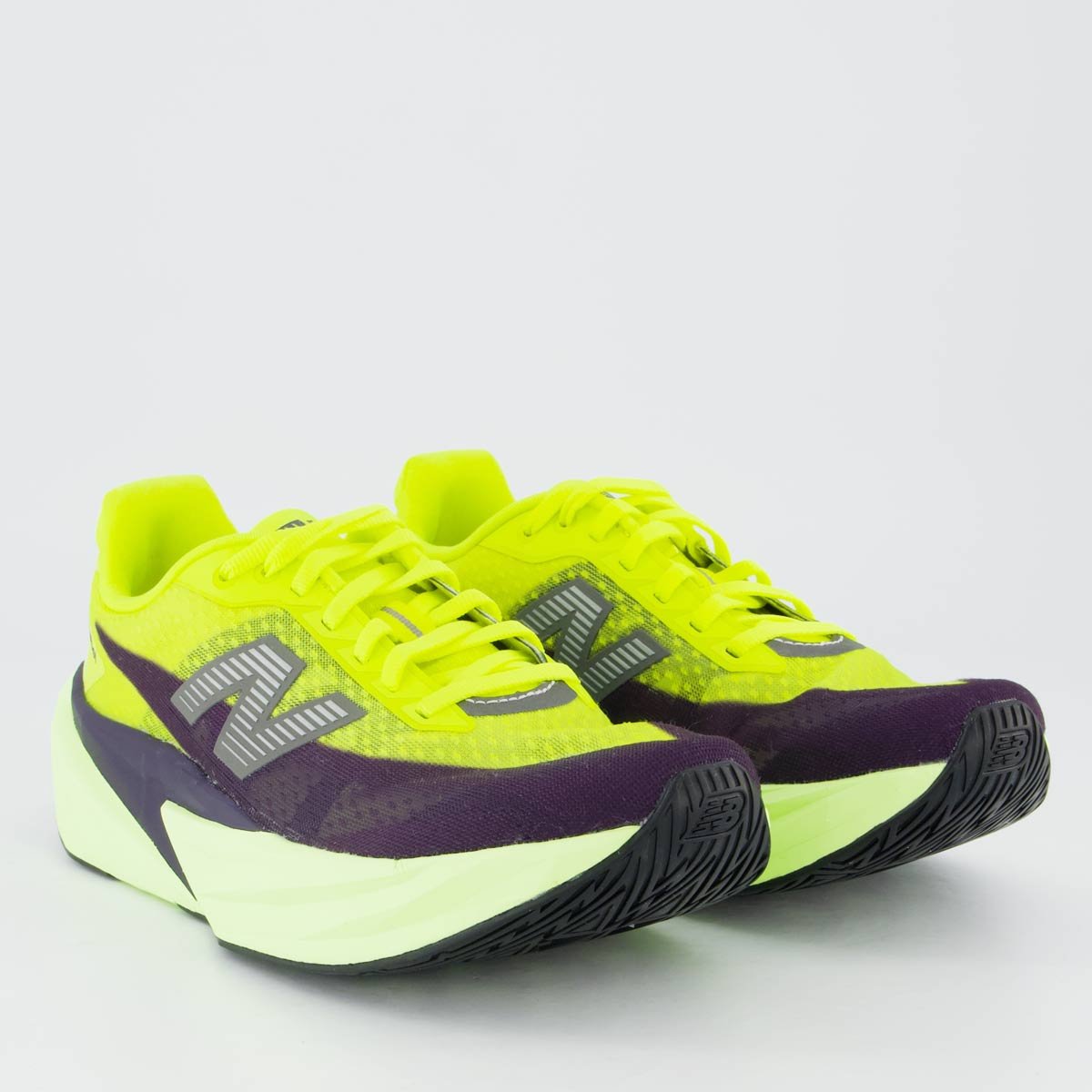 Tênis New Balance Fuelcell Rebel V5 Feminino Verde e Roxo Verde 2