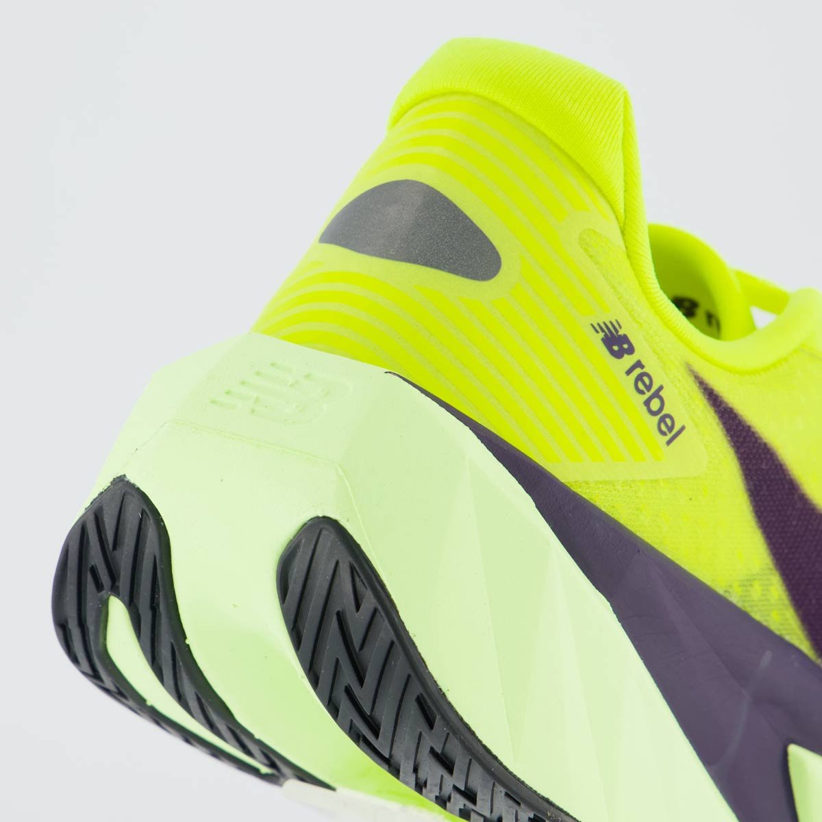 Tênis New Balance Fuelcell Rebel V5 Feminino Verde e Roxo Verde 6