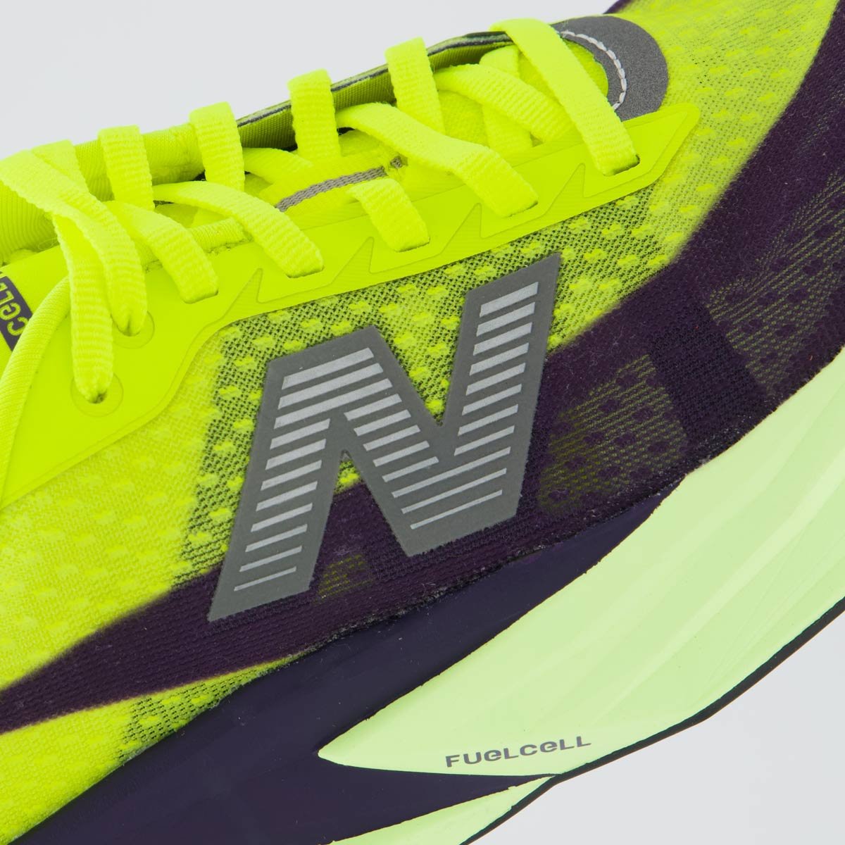 Tênis New Balance Fuelcell Rebel V5 Feminino Verde e Roxo Verde 7